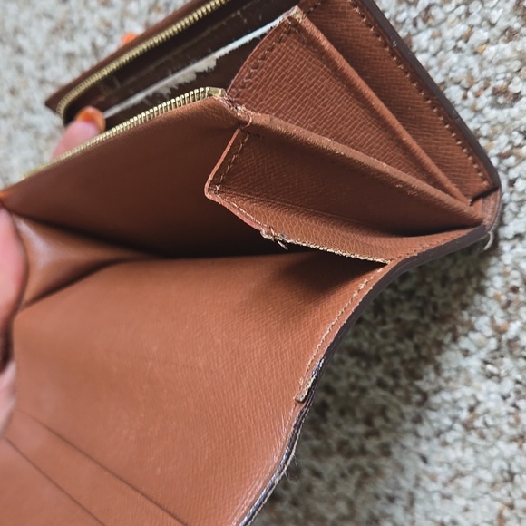 Authentic LV Wallet condition is fair-Has Serial Number - Picture 4 of 8
